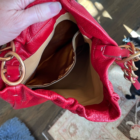 Stunning red leather Prada bag. - Picture 3 of 11